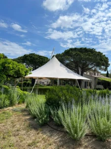Lire la suite à propos de l’article Tente signature à St Tropez, Ramatuelle